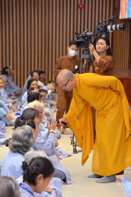 Dharma talk We have joyful things in the 99th Seven-Day Retreat