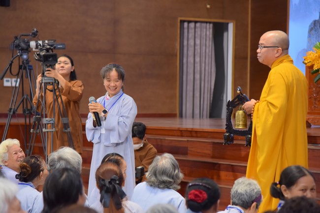 Dharma talk We have joyful things in the 99th Seven-Day Retreat