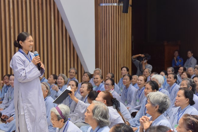 Dharma talk We have joyful things in the 99th Seven-Day Retreat