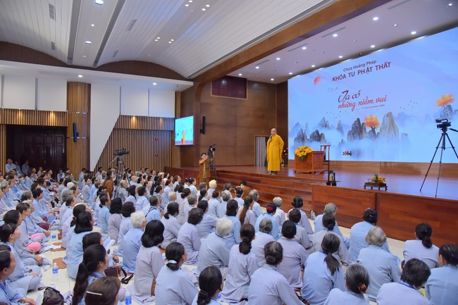 Dharma talk We have joyful things in the 99th Seven-Day Retreat