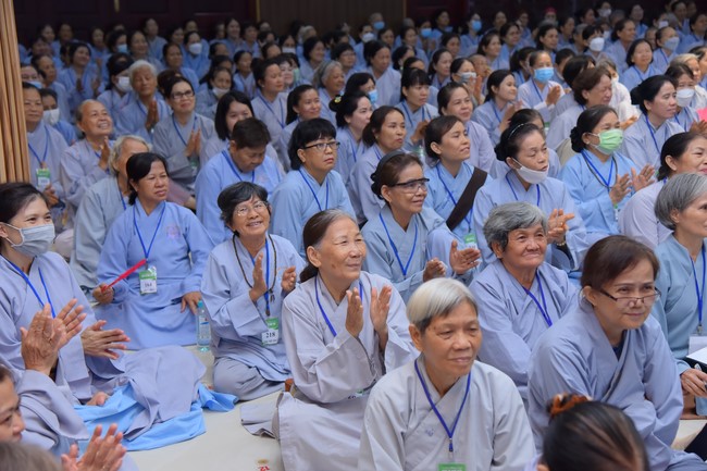 Dharma talk We have joyful things in the 99th Seven-Day Retreat