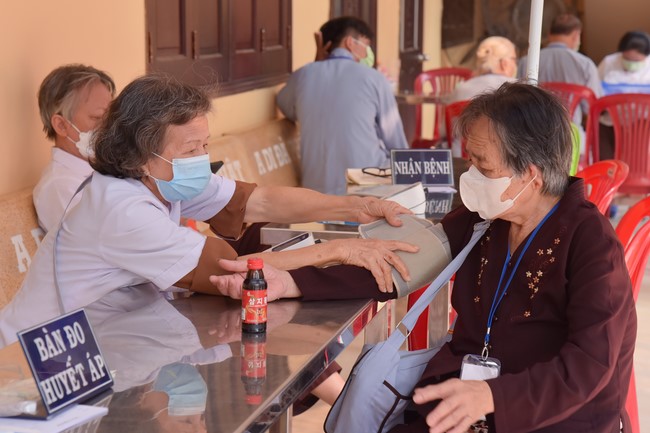 Dharma talk We have joyful things in the 99th Seven-Day Retreat