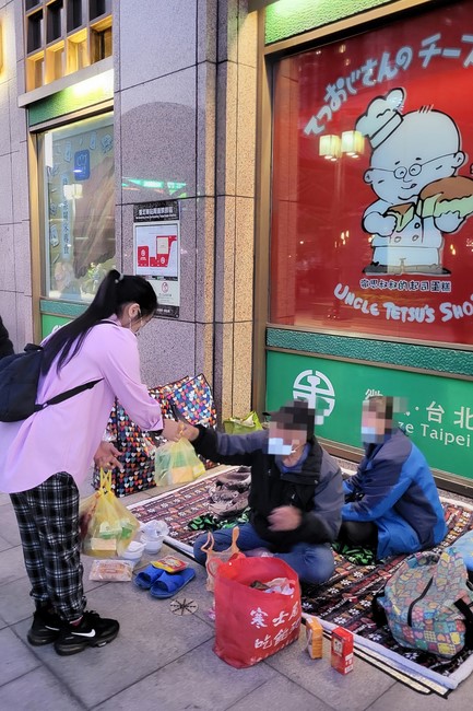 Charity to welcome Bodhisattva Avalokitesvara ‘s Birthday at Linh An Pagoda, Taiwan