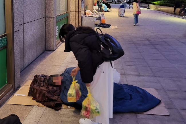 Charity to welcome Bodhisattva Avalokitesvara ‘s Birthday at Linh An Pagoda, Taiwan