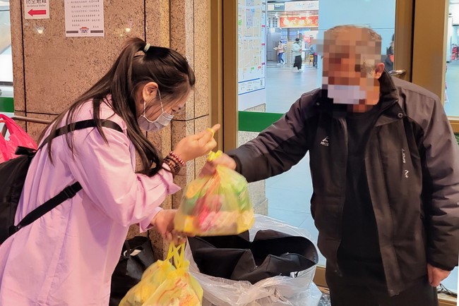 Charity to welcome Bodhisattva Avalokitesvara ‘s Birthday at Linh An Pagoda, Taiwan