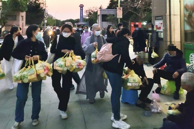 Charity to welcome Bodhisattva Avalokitesvara ‘s Birthday at Linh An Pagoda, Taiwan