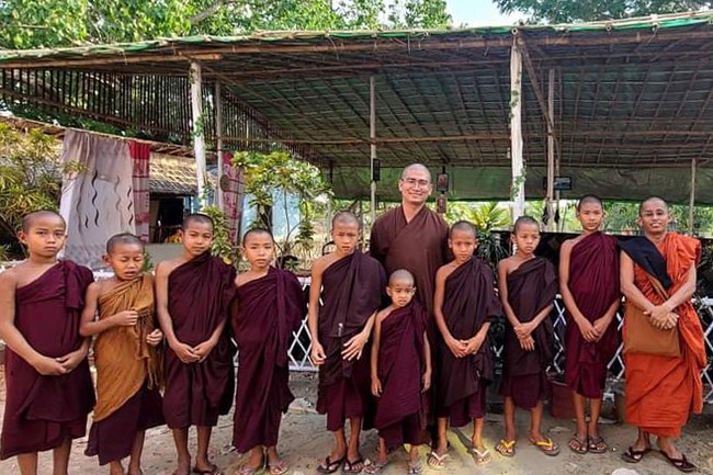 Charity to welcome Bodhisattva Avalokitesvara ‘s Birthday at Linh An Pagoda, Taiwan