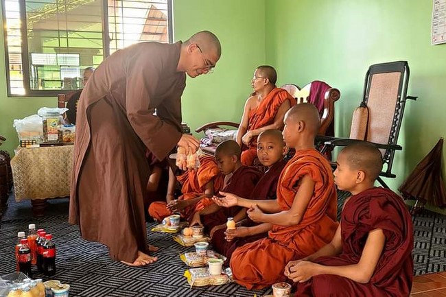 Charity to welcome Bodhisattva Avalokitesvara ‘s Birthday at Linh An Pagoda, Taiwan