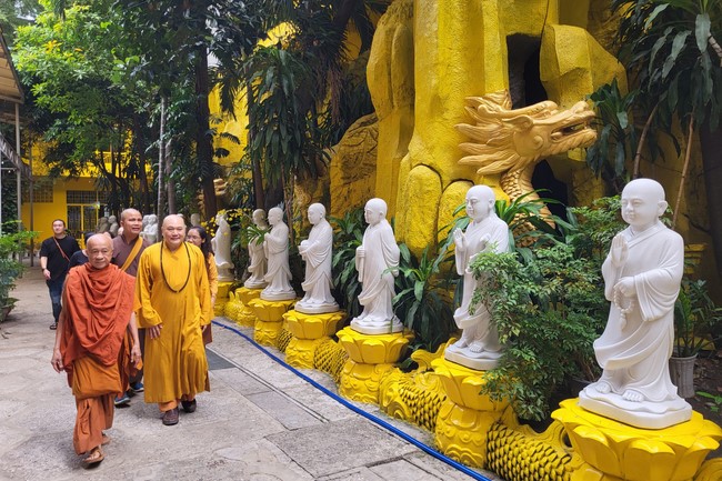 Charity to welcome Bodhisattva Avalokitesvara ‘s Birthday at Linh An Pagoda, Taiwan