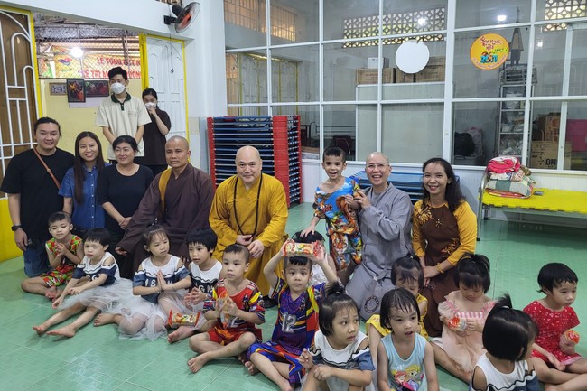 Charity to welcome Bodhisattva Avalokitesvara ‘s Birthday at Linh An Pagoda, Taiwan