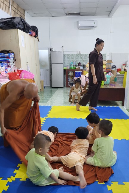 Charity to welcome Bodhisattva Avalokitesvara ‘s Birthday at Linh An Pagoda, Taiwan