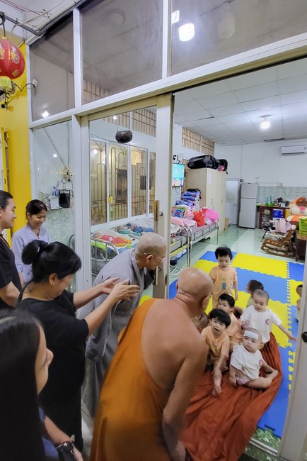 Charity to welcome Bodhisattva Avalokitesvara ‘s Birthday at Linh An Pagoda, Taiwan