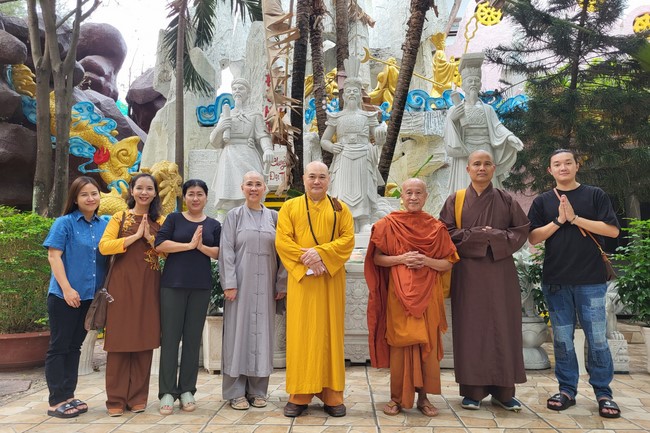 Charity to welcome Bodhisattva Avalokitesvara ‘s Birthday at Linh An Pagoda, Taiwan