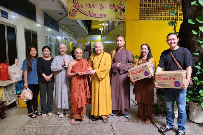 Charity to welcome Bodhisattva Avalokitesvara ‘s Birthday at Linh An Pagoda, Taiwan