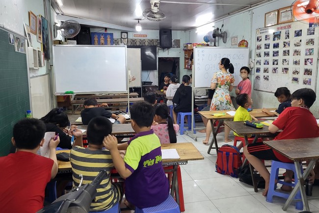 Charity to welcome Bodhisattva Avalokitesvara ‘s Birthday at Linh An Pagoda, Taiwan