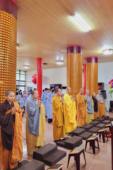 One-Day Practice at Linh An Pagoda