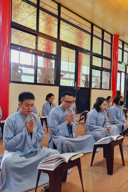 One-Day Practice at Linh An Pagoda