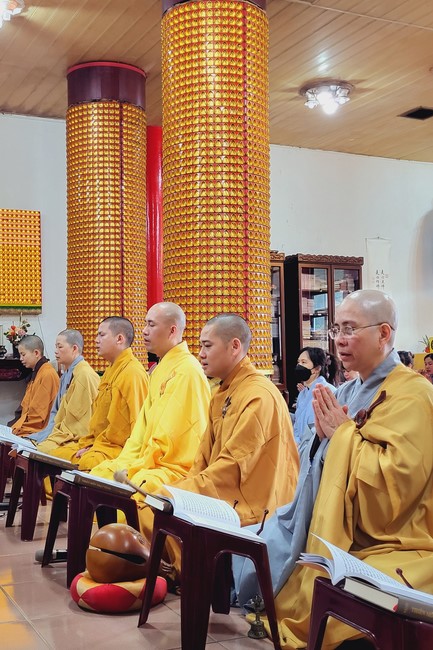 One-Day Practice at Linh An Pagoda