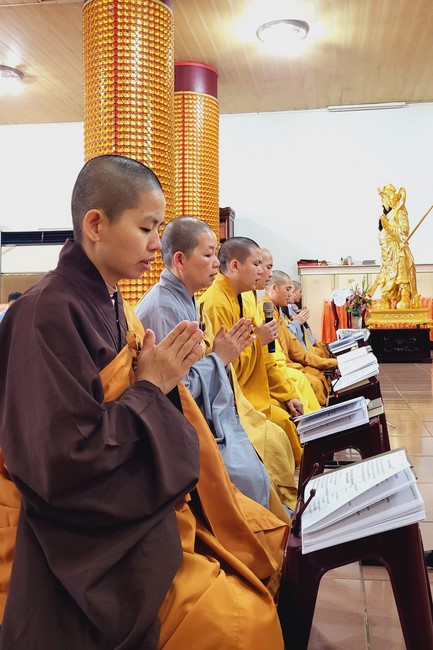 One-Day Practice at Linh An Pagoda