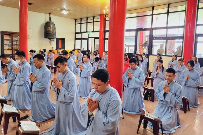 One-Day Practice at Linh An Pagoda