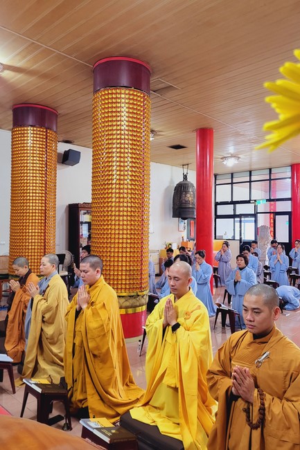 One-Day Practice at Linh An Pagoda