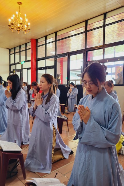 One-Day Practice at Linh An Pagoda