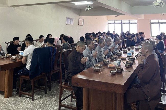 One-Day Practice at Linh An Pagoda