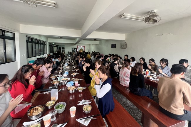 One-Day Practice at Linh An Pagoda
