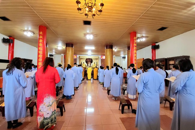 One-Day Practice at Linh An Pagoda