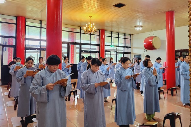 One-Day Practice at Linh An Pagoda
