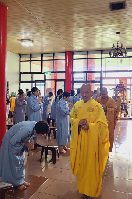 One-Day Practice at Linh An Pagoda