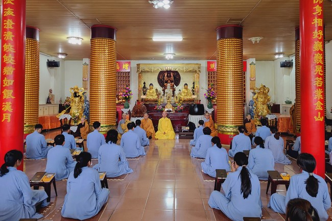 One-Day Practice at Linh An Pagoda