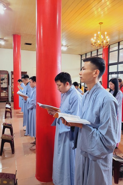 One-Day Practice at Linh An Pagoda