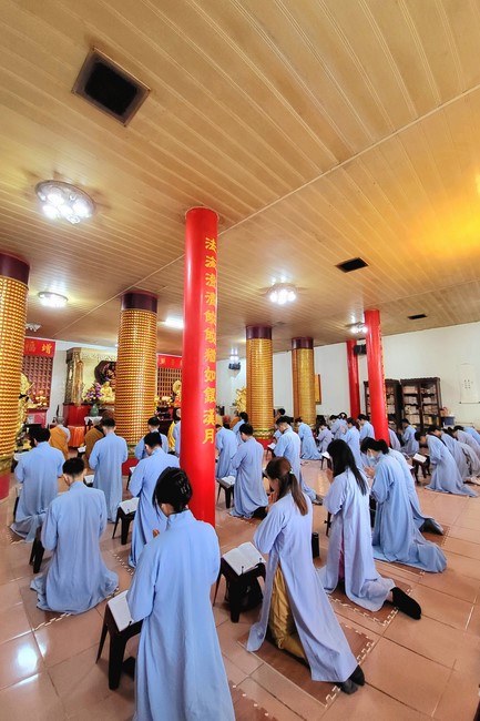 One-Day Practice at Linh An Pagoda