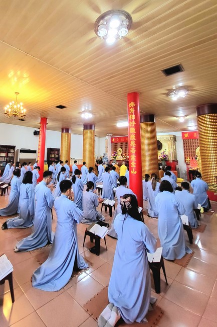 One-Day Practice at Linh An Pagoda