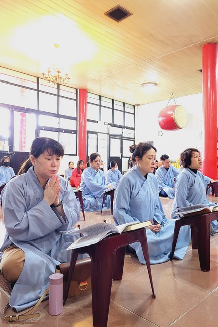 One-Day Practice at Linh An Pagoda