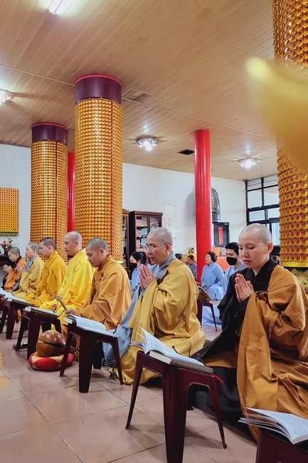 One-Day Practice at Linh An Pagoda
