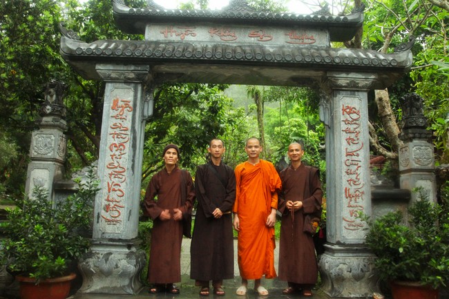 Pilgrimage, visit the scenic spots in Quang Binh - Hue of Giai Lam Pagoda - Ha Tinh