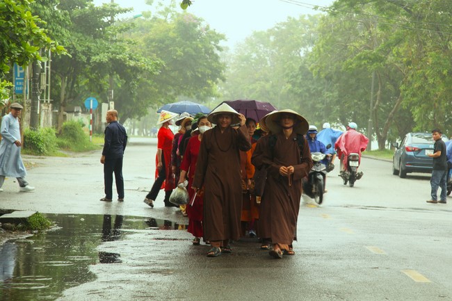 Pilgrimage, visit the scenic spots in Quang Binh - Hue of Giai Lam Pagoda - Ha Tinh