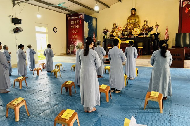 One-Day Retreat, and charity in the 1st day of lunar moon at Dong Cao Pagoda, Thanh Hoa