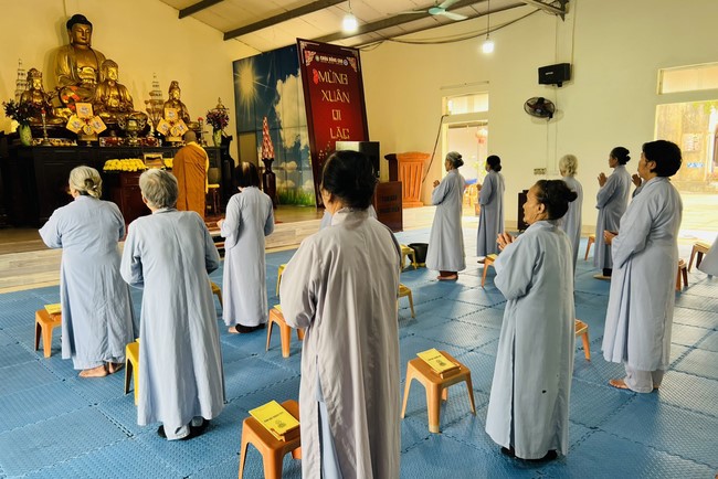 One-Day Retreat, and charity in the 1st day of lunar moon at Dong Cao Pagoda, Thanh Hoa