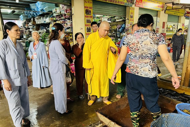 One-Day Retreat, and charity in the 1st day of lunar moon at Dong Cao Pagoda, Thanh Hoa