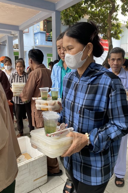 One-Day Retreat, and charity in the 1st day of lunar moon at Dong Cao Pagoda, Thanh Hoa