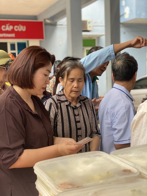 One-Day Retreat, and charity in the 1st day of lunar moon at Dong Cao Pagoda, Thanh Hoa
