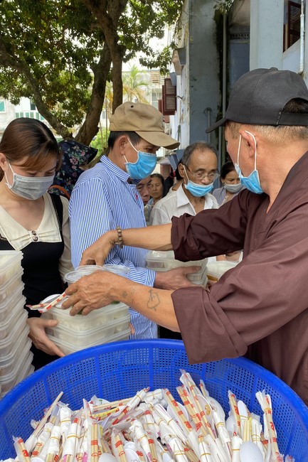 One-Day Retreat, and charity in the 1st day of lunar moon at Dong Cao Pagoda, Thanh Hoa