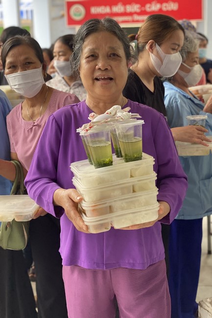 One-Day Retreat, and charity in the 1st day of lunar moon at Dong Cao Pagoda, Thanh Hoa