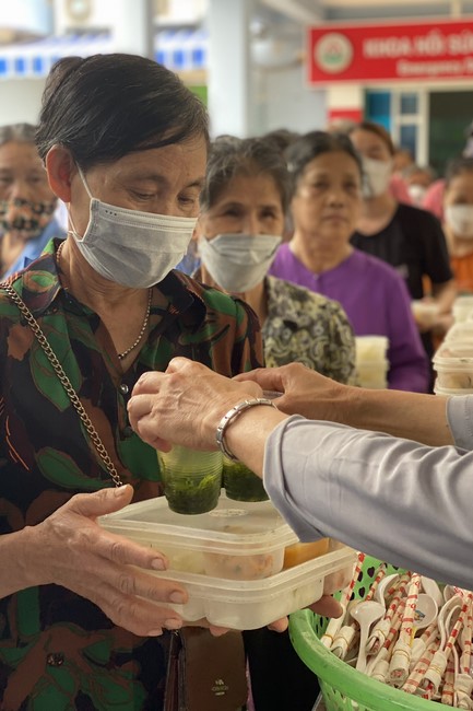 One-Day Retreat, and charity in the 1st day of lunar moon at Dong Cao Pagoda, Thanh Hoa