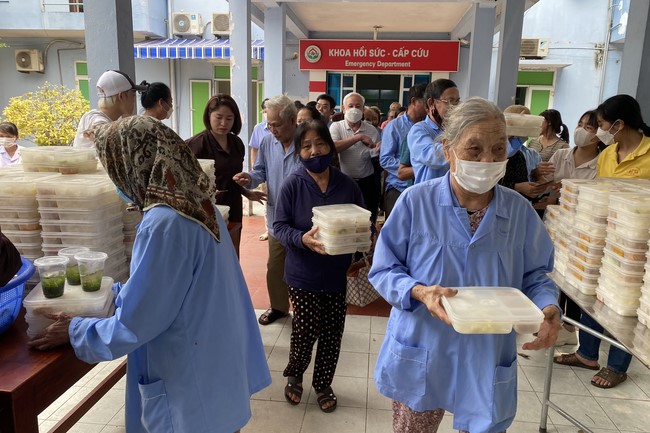 One-Day Retreat, and charity in the 1st day of lunar moon at Dong Cao Pagoda, Thanh Hoa