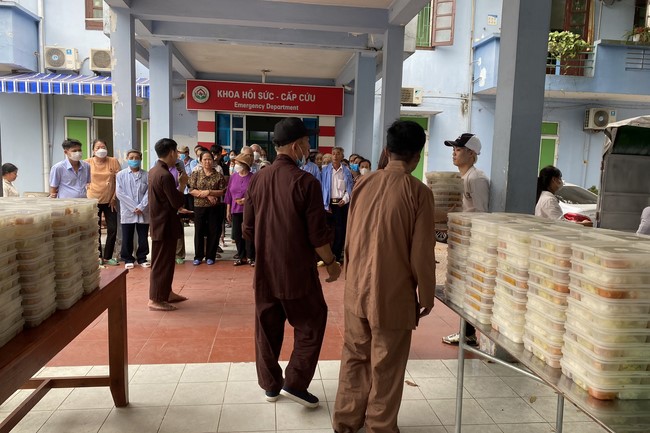 One-Day Retreat, and charity in the 1st day of lunar moon at Dong Cao Pagoda, Thanh Hoa