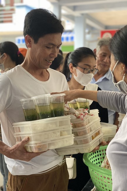 One-Day Retreat, and charity in the 1st day of lunar moon at Dong Cao Pagoda, Thanh Hoa